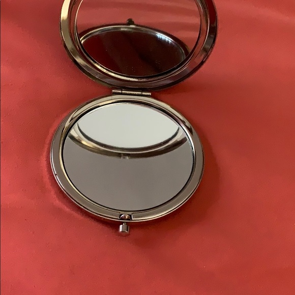 Compact mirror - Picture 3 of 3